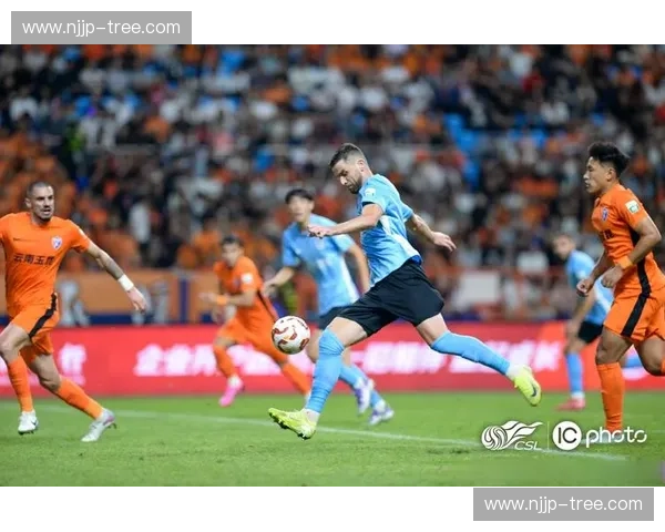 C足球联赛新赛季战报揭晓 各队实力对比与未来发展趋势分析