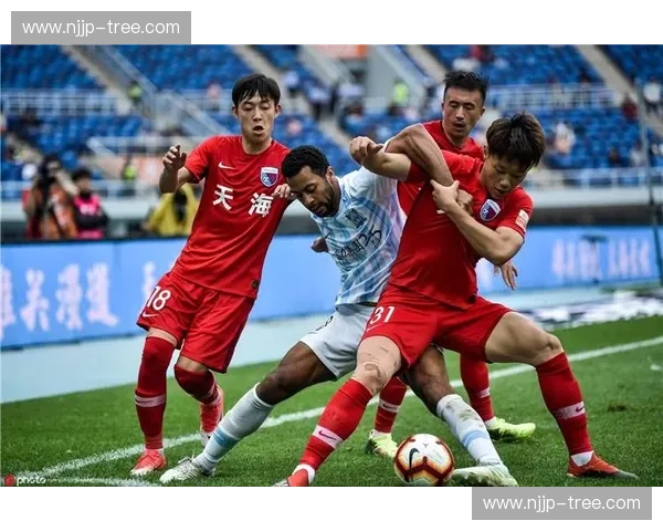 回顾2019足球联赛风云激荡赛场荣耀与挑战全解析深度盘点瞬间